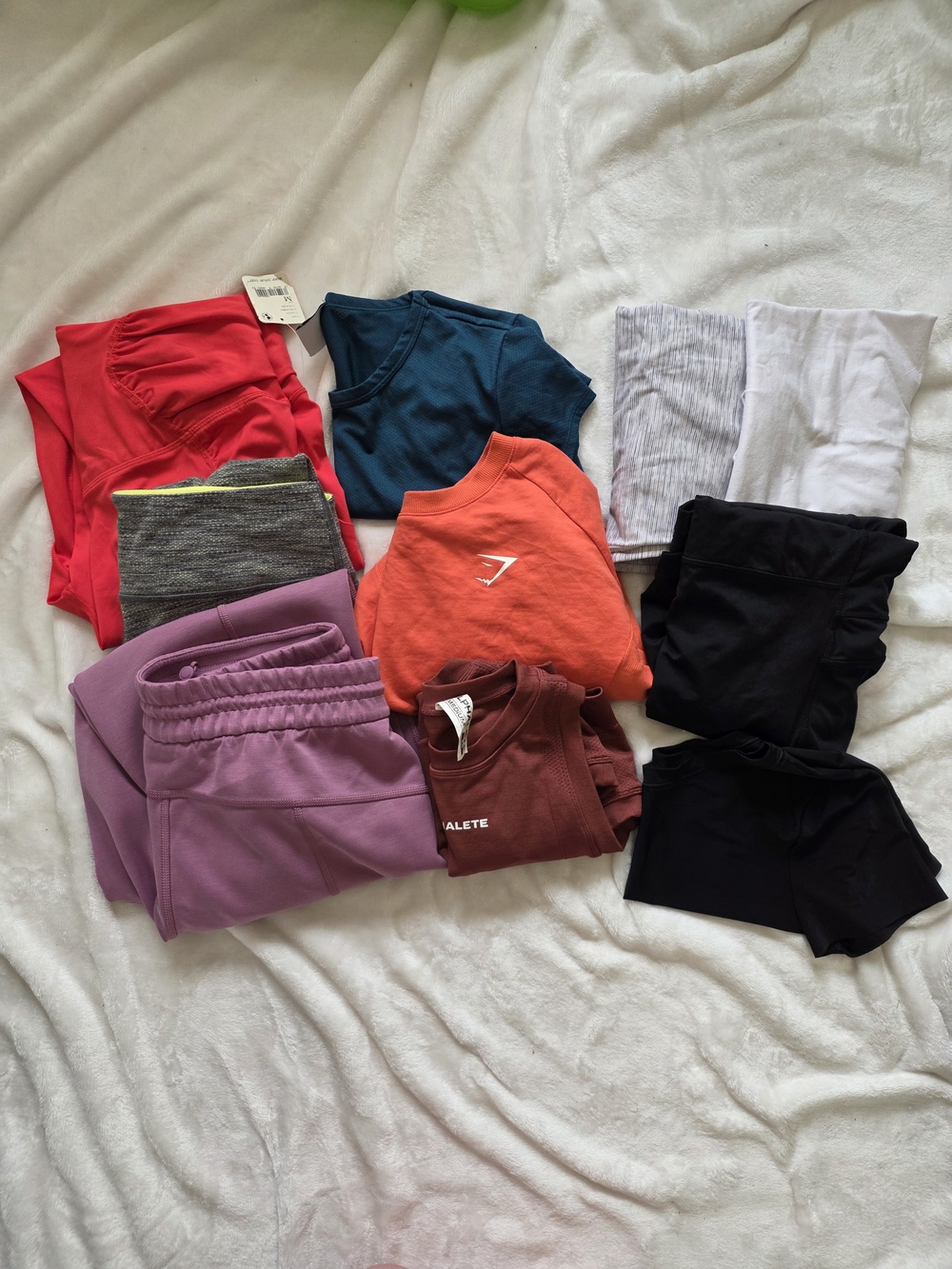 ✨ Women’s Activewear Clothing Bundle – Size Medium – 10 Pieces ✨